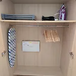 Bright 1-bed Flat, Free Parking, Easy Access Апартаменти