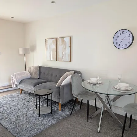 Bright 1-Bed Flat, Free Parking, Easy City Access * Leeds (West Yorkshire)