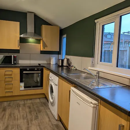 Apartman Bright 1-bed Flat, Free Parking, Easy Access *
