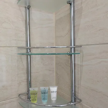 Bright 1-bed Flat, Free Parking, Easy Access Apartmán *