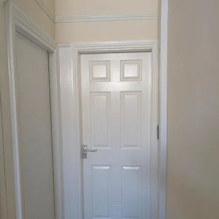 Apartment Bright 1-bed Flat, Free Parking, Easy Access *