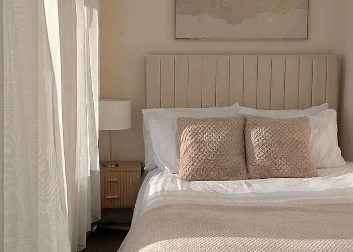 Bright 1-Bed Flat, Free Parking, Easy City Access Apartment