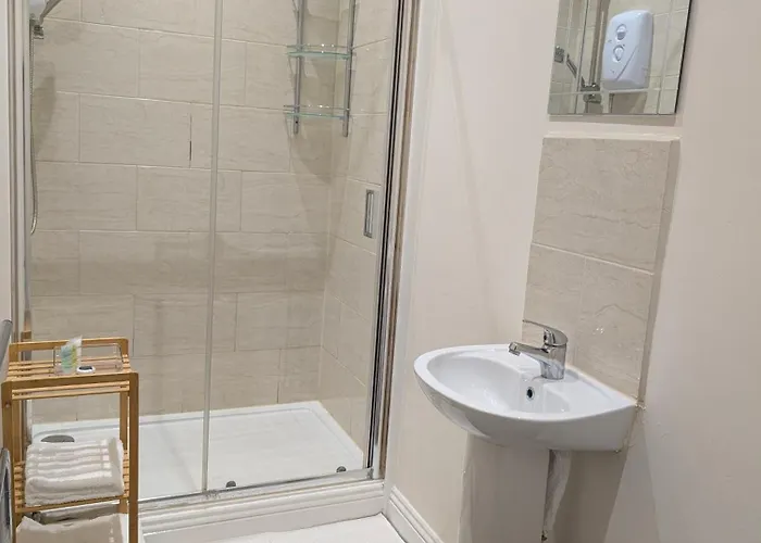 Apartamento Bright 1-bed Flat, Free Parking, Easy Access