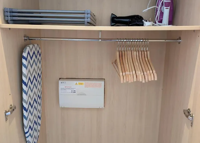 Bright 1-bed Flat, Free Parking, Easy Access Apartment