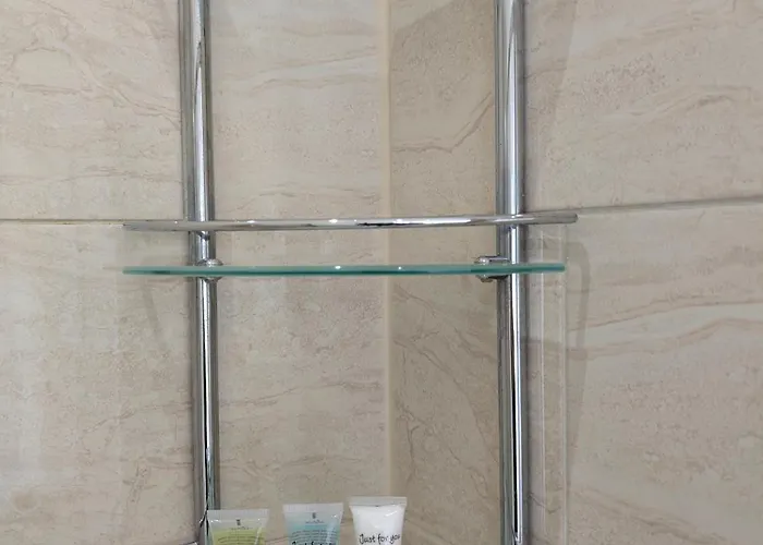 Bright 1-bed Flat, Free Parking, Easy Access Apartment *