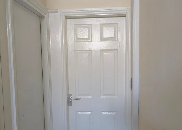 Apartment Bright 1-bed Flat, Free Parking, Easy Access *