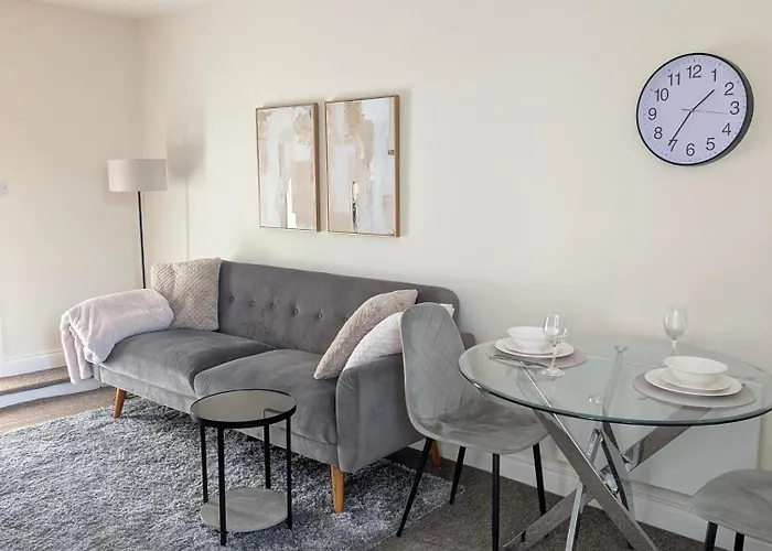 Bright 1-bed Flat, Free Parking, Easy Access * Лідс